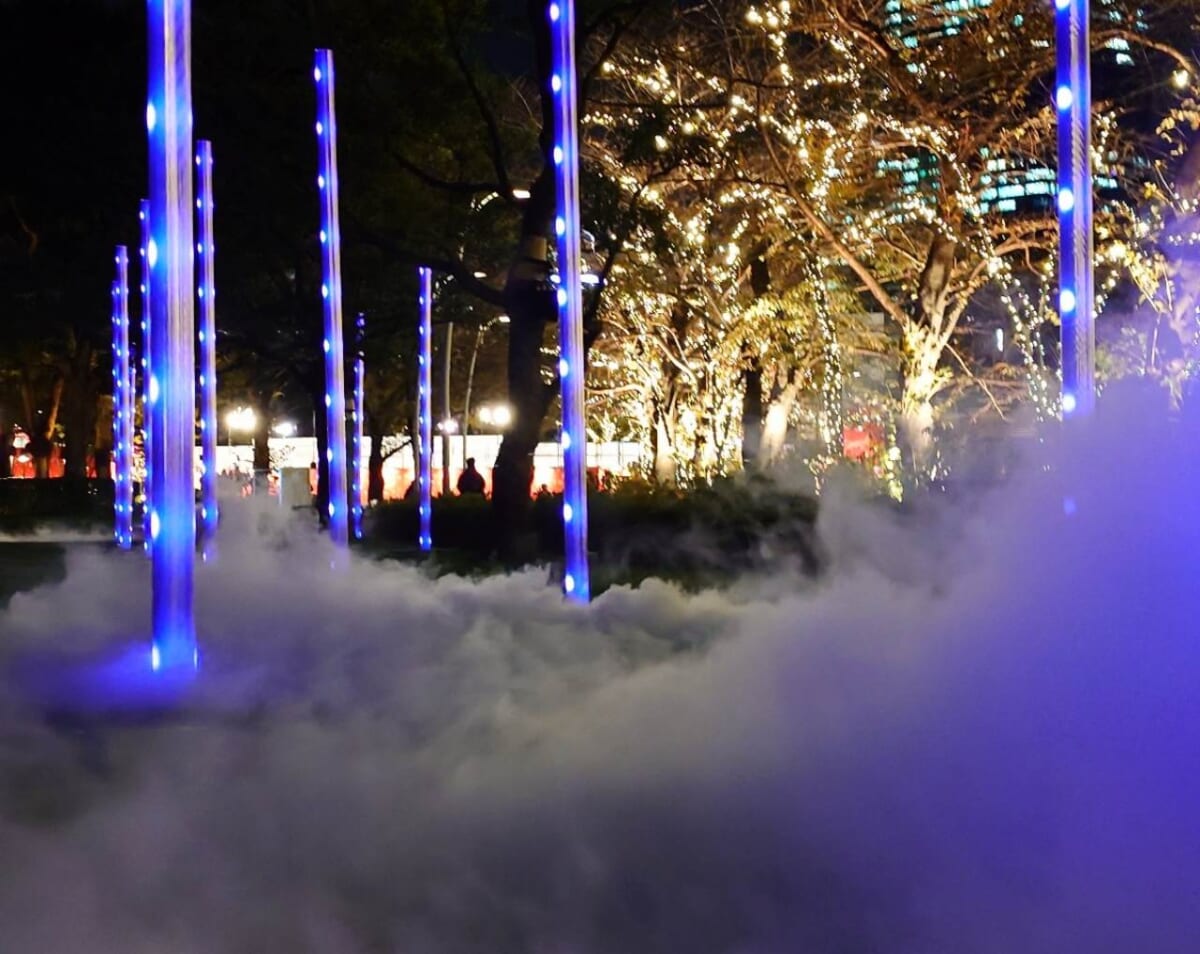 【六本木・東京ミッドタウン】雲海のようなイルミが幻想的な「MIDTOWN CHRISTMAS 2023」＆COACHとコラボしたアイスリンクも登場！