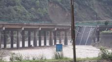 中国各地で豪雨被害相次ぐ　陝西省で橋崩落で12人死亡 31人不明　四川省では30人以上死亡