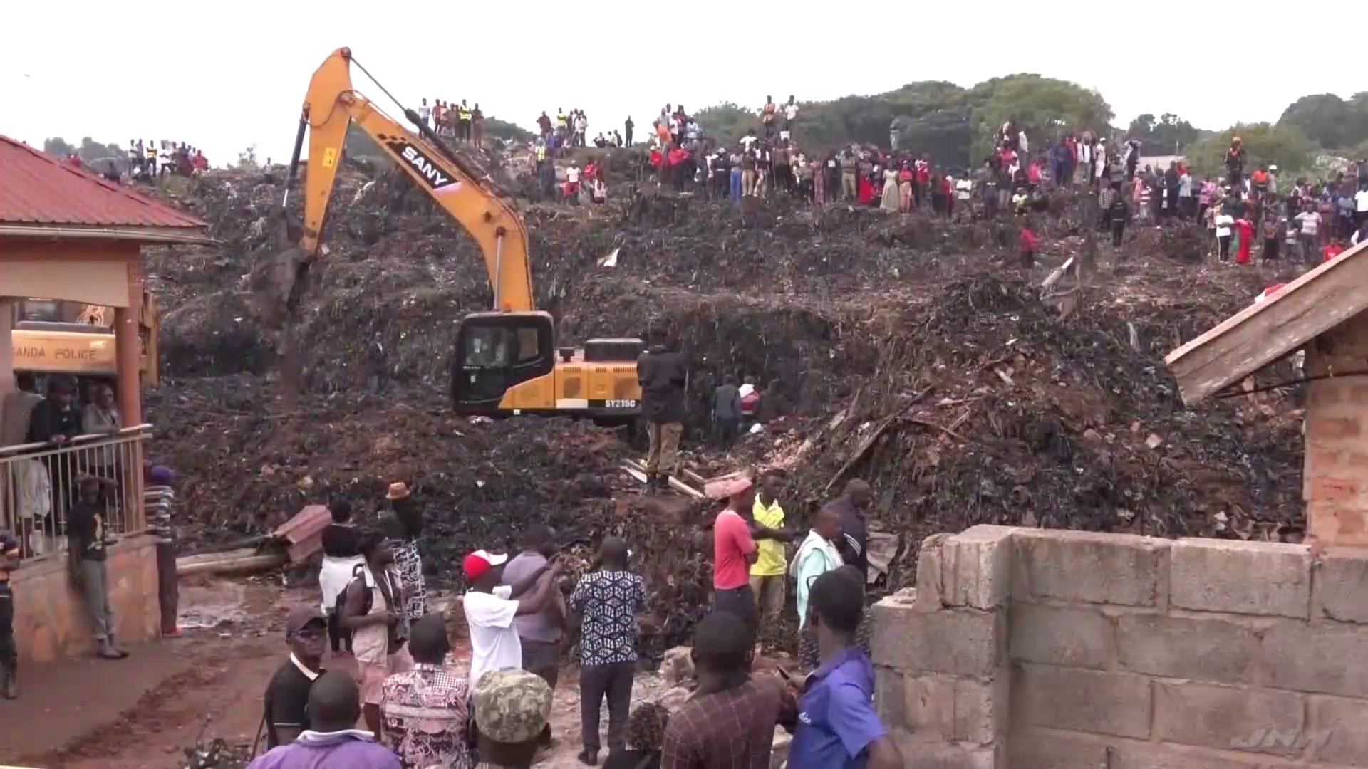 ウガンダでごみの山が崩落 21人死亡、数十年にわたり廃棄物が積み上げられた処分場