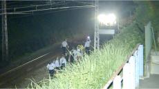 乗客が電車を降りて線路上を歩く姿も　小田急線一部区間で運転見合わせ　午後8時20分頃の地震の影響　運転再開は午前0時半の見込み