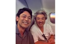 妻夫木聡さん　ムロツヨシさんと「#偶然　同じ飛行機に」　２ショット写真に反響　「楽しかったなぁ」　