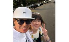 松本伊代さん　夫・ヒロミさんと　「この夏の　いくつかの思い出　楽しかったなぁ」　「#ハワイ」・「#館山」・「#河口湖」　２ショット写真も公開　