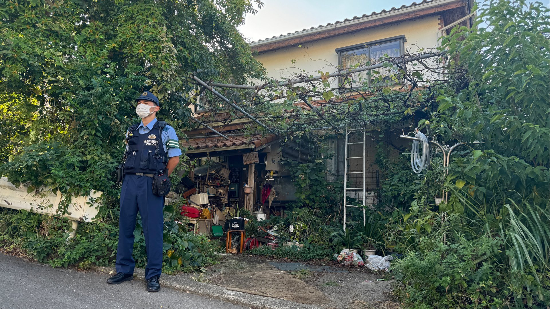 【速報】差し押さえから逃走した70代の男の身柄を確保　一時猟銃をもったまま逃走した疑いも自宅から猟銃発見　公務執行妨害と殺人未遂の疑いも視野に捜査　神奈川県警