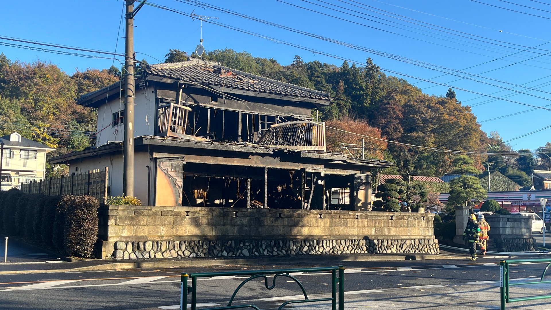 「家が燃えている」住宅が全焼し1人死亡　1人暮らしの70代女性か　東京・町田市