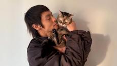 【窪田正孝】愛猫と共に「よろしゅう」新年の挨拶にフォロワーから「かわいい」が渋滞