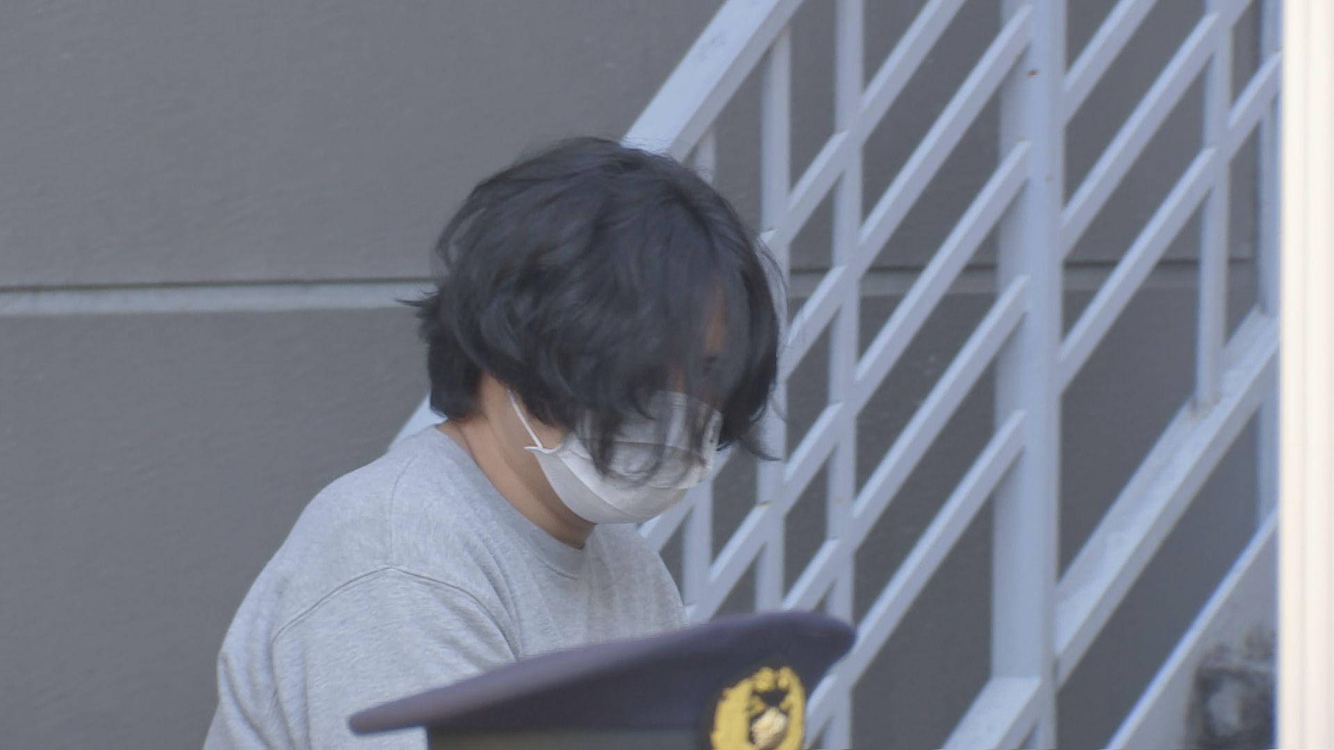 女子高校生装い1人美人局で現金脅し取った疑い　29歳男を逮捕　警視庁