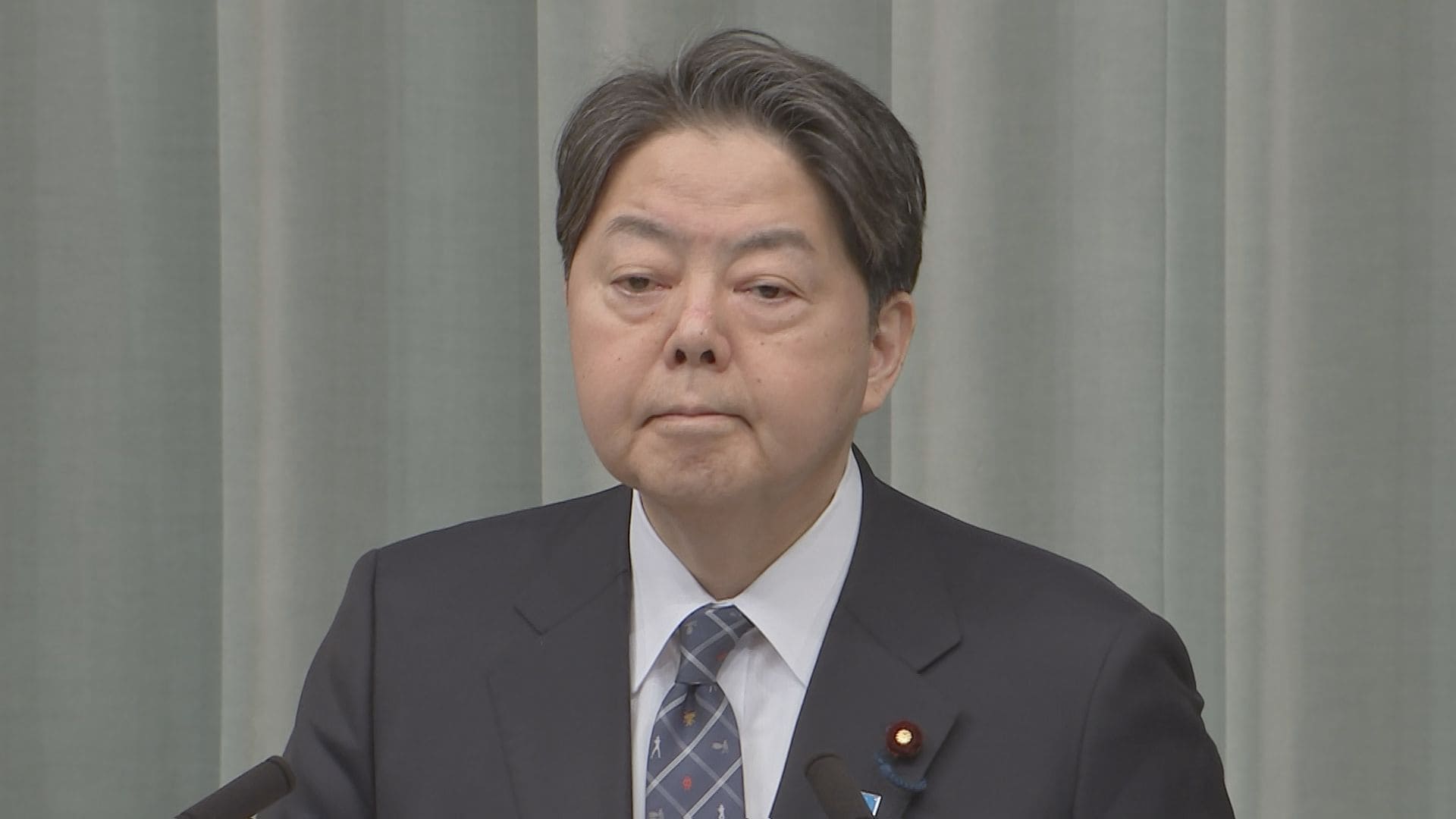 林官房長官、与那国島南方のブイも「即時撤去を求めている」 中国による尖閣周辺EEZ内のブイ撤去受け