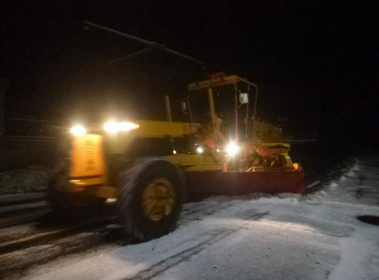 【ことし初】国道１７号で除雪車出動　路面の積雪観測　“早めの冬用タイヤへの交換”など呼び掛け　長岡国道事務所　≪新潟≫