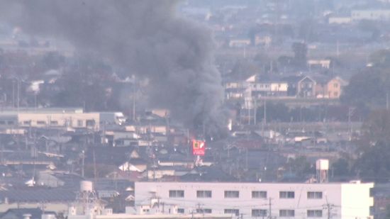 【続報】新潟市東区の住宅火災　火元の家が全焼　近隣の３棟に延焼　７０代女性が軽傷《新潟》