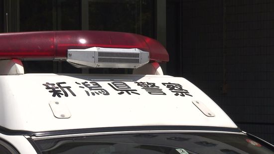 ひき逃げの疑いで２２歳男を逮捕　追い抜きざまに自転車と普通乗用車が衝突　自転車に乗っていた男性を救護せず逃走　「自転車にぶつかったかはわからなかった」　容疑否認もドアミラーには“こすったとみられる跡”が　≪新潟≫