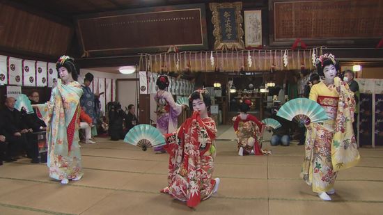 新年を祝って　古町芸妓が「新春の舞」を披露　