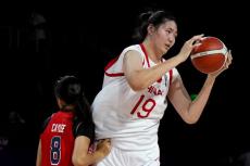 17歳で身長220cmは「不公平だ」　中国バスケ女子の鮮烈デビューに海外仰天「チートモード！」