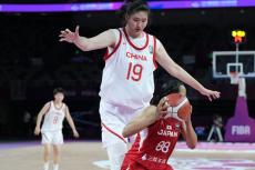 「日本の女子バスケを徹底的にやっつけた！」　身長220cm、中国17歳の無双ぶりに母国SNSも歓喜