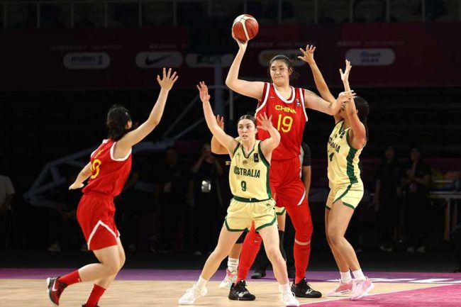 女子バスケ表彰式の違和感に日本人驚き「縮尺を破壊」「この身長差」　原因は220cmの中国選手