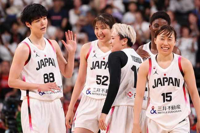 女子バスケ日本の“神ファンサ”に感激の嵐　観客に「おいでおいで」特別な靴まであげて「いやー！」
