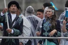 パリ五輪開会式で「お姫様みたい」なカザフ旗手が魅了　ドレス姿に「マジで綺麗」「可愛い」深夜にX喝采