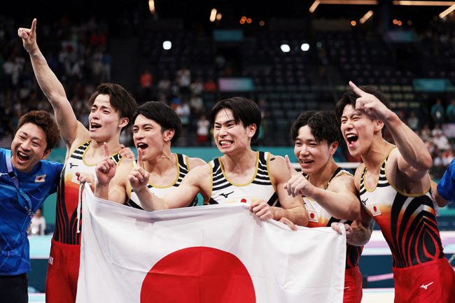 内村航平も珍しく興奮、体操ニッポン大逆転の金メダル「僕も優勝した気持ち」「スポーツの素晴らしさ見せてくれた」
