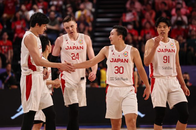 バスケ日本代表の婚約者がフランス降臨　生観戦に感動「彼を五輪で応援できるなんて夢みたい」