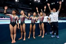 謎ポーズ披露した体操日本女子にもう一つの衝撃　「足が…」「やっぱり五輪選手はすごい」ネット大注目