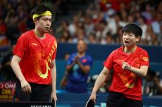 卓球金メダルで前代未聞の事態、中国選手がラケット壊される　まさかの犯人「カメラマンに踏まれた」本人憤慨