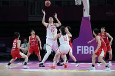17歳で身長220cm、五輪に出られない女子バスケ選手に衝撃　「中国の万里の長城だ」米ファン唖然