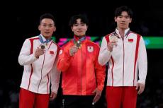 「日本の金メダルは悔しいけど…」　体操20歳・岡慎之助に敗れた中国脱帽「ケチのつけようない」