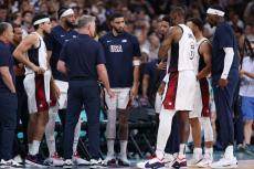 五輪バスケ、日本人審判を取り囲んだレブロンら超豪華NBA軍団　「俺だったら泣くぞ」米ファンもビビる