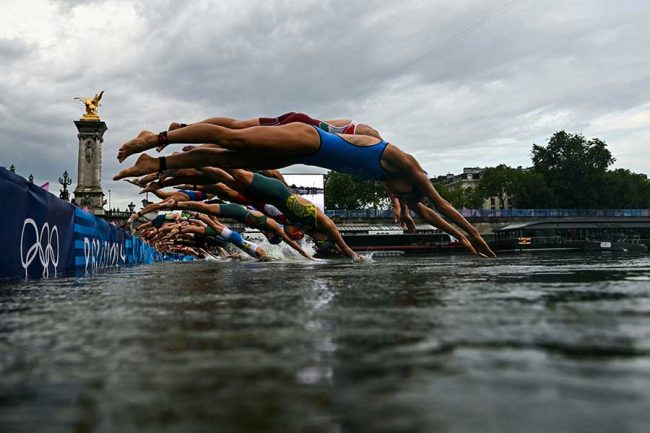 水質汚染セーヌ川で泳ぐ「私たちはピエロ」　選手兼ドクターが大会批判「彼らは強いた。悲しい」