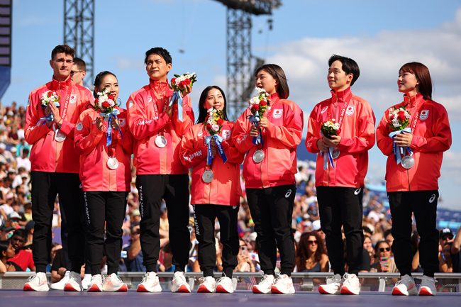 五輪メダルをもらった日本人に隠れた気遣い　指先をよく見ると「カメラにアピールしてる」X驚き