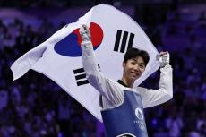 「韓国選手は礼儀を守らなかった」　金メダル韓国男子に批判殺到、決勝ラストの蹴り巡って論戦に