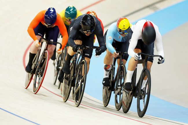 女子ケイリンで騒然、自転車破損の3人クラッシュにX恐怖「あんな派手に…」「見てるだけで痛い」