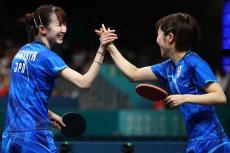 卓球女子、決勝進出で16歳を中心に生まれた感動シーン　早朝の日本列島が感涙「涙腺ゆるゆる」「もらい泣き」