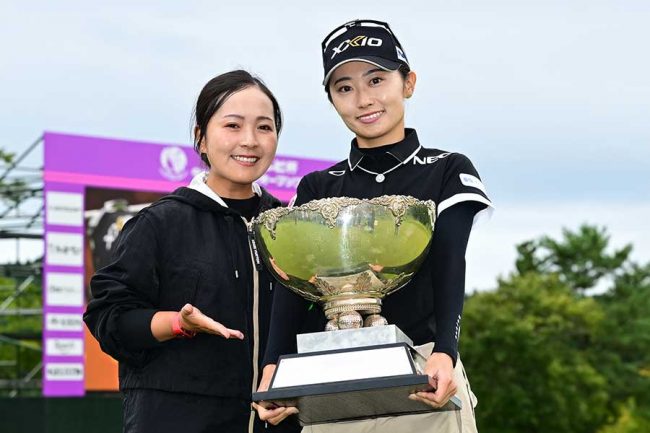 涙の初優勝、女子ゴルフ安田祐香に粋なメッセージ　苦労を知る後輩に「最後はうるうるが…」青木瀬令奈が称賛