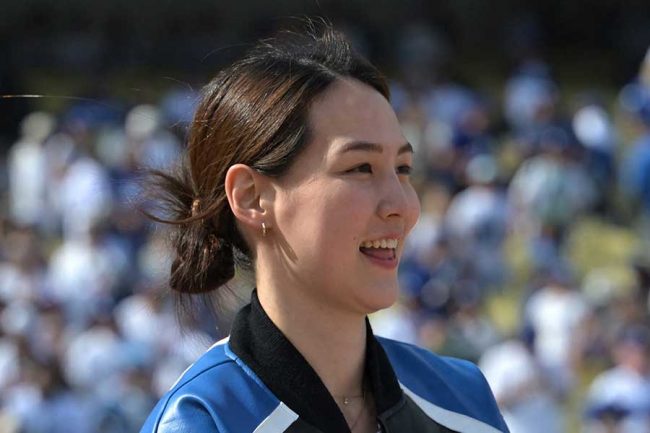 真美子さんに寄り添ったドジャース裏方に羨望の声　2ショットに成功し「なんて交流だ！」