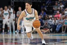 河村勇輝、NBA初得点の記念ボール受け取り「宝物です」　機転利かせた同僚の振る舞いに感謝