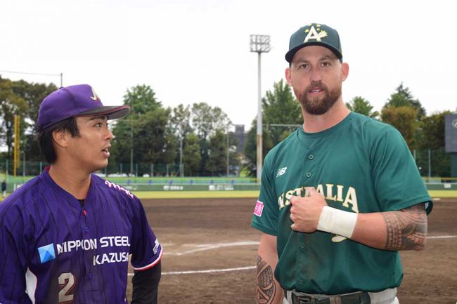 豪州代表に社会人選手が突撃取材「しっかり技術を…」　東京都府中市のグラウンドで見た世界野球発展の“カギ”