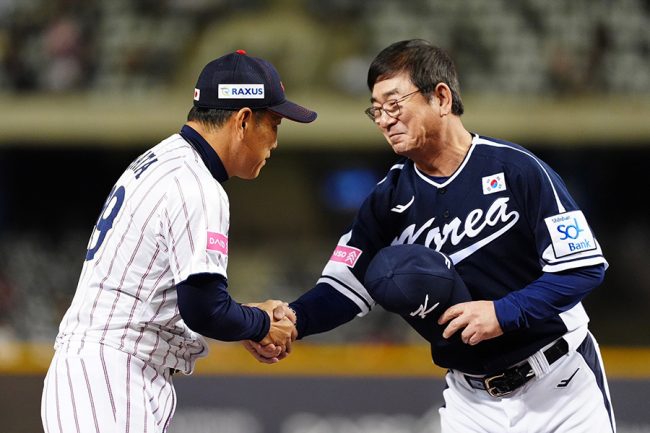 韓国、侍Jに逆転負けで2敗目　監督に継投の迷い「日本は中継ぎ良かった」　初代王者早くも崖っぷち【プレミア12】