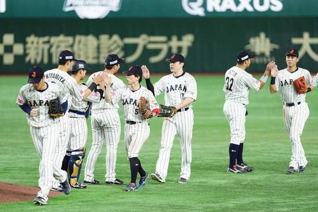 侍J井端監督、異例の試合中円陣のワケ　「どこでスタートしているのか…」燻るピッチクロック問題に原因