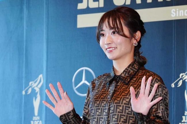 安田祐香、高級ミニワンピが「モデルみたい」　晴れの舞台にファン熱視線「凄く華やか」