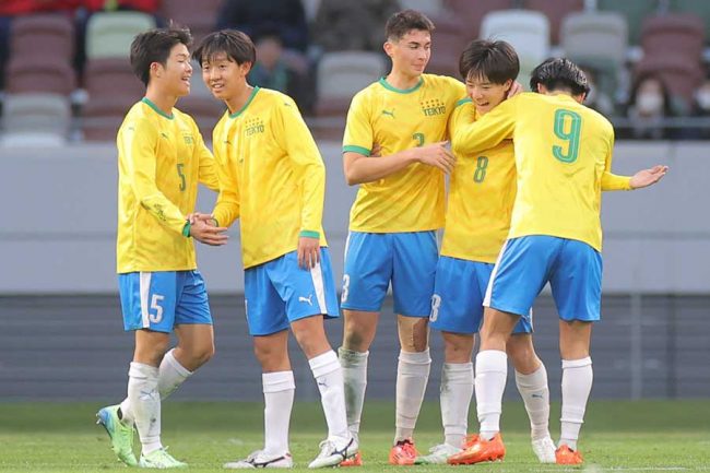 高校サッカー生中継に映った客席大物に騒然「テンション上がる」　寒空の下に「いた」「愛ある」