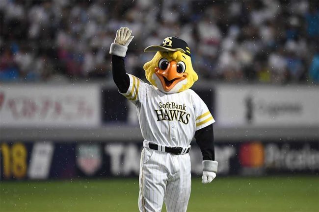 ベンチの選手も思わず拍手　プロ野球“裏方”の好プレー集に反響「オファー出して」「めっちゃ上手い」