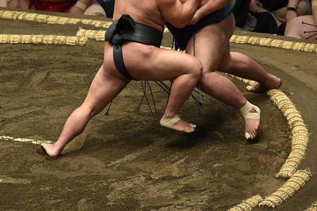 大相撲74kg力士が「筋肉もヤバイ」　155kg相手ぶん投げネット騒然「身体能力高すぎ」