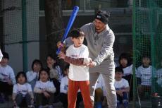 「もうちょっと背が高いと思っていた」　生ベッツに小学生驚き、身長175cmで世界最高峰を生き抜く極意