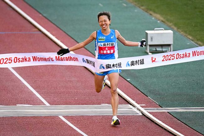 女子マラソン衝撃の残り800m大逆転にネット騒然「マジで凄い」　小林香菜が涙の日本人最高2位