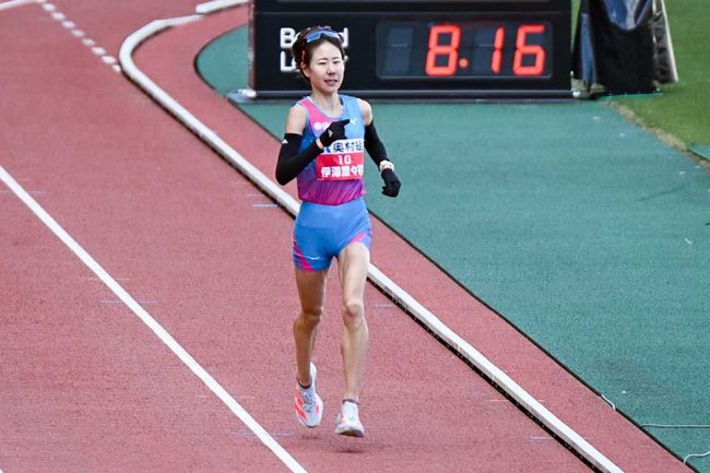 33歳で初マラソン伊澤菜々花が低体温症で病院搬送　8位完走も…監督「気が張っていた」一度は引退→昨年復帰した苦労人【大阪国際女子マラソン】