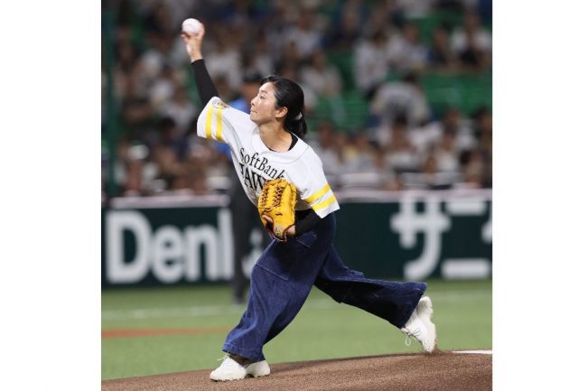 懐かしい！」「全然変わんねぇ」始球式に突如現れた39歳女子に騒然 “欽