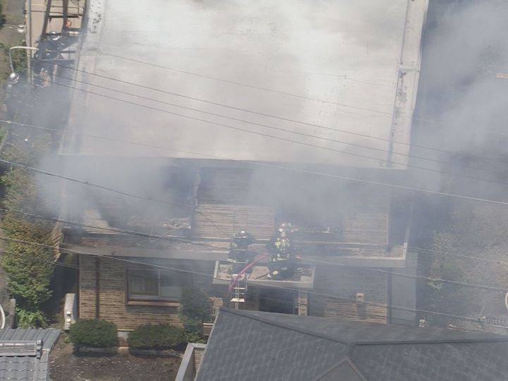 50歳女性と連絡取れず…愛知県常滑市の住宅で火事 焼け跡から性別不明の1人の遺体 2階部分が激しく燃える