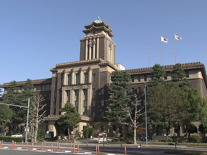 小学校の調理場からパンなど持ち帰ろうとしたとして“懲戒免職”となった50代女性調理員 処分取り消しへ