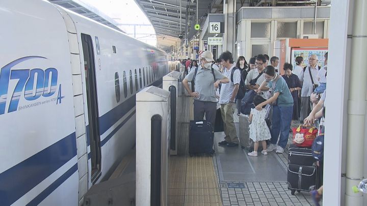 東海道新幹線は一部区間で減速運転…「巨大地震注意」発表のなかお盆休みスタート 鉄道や空の便は帰省客等で混雑