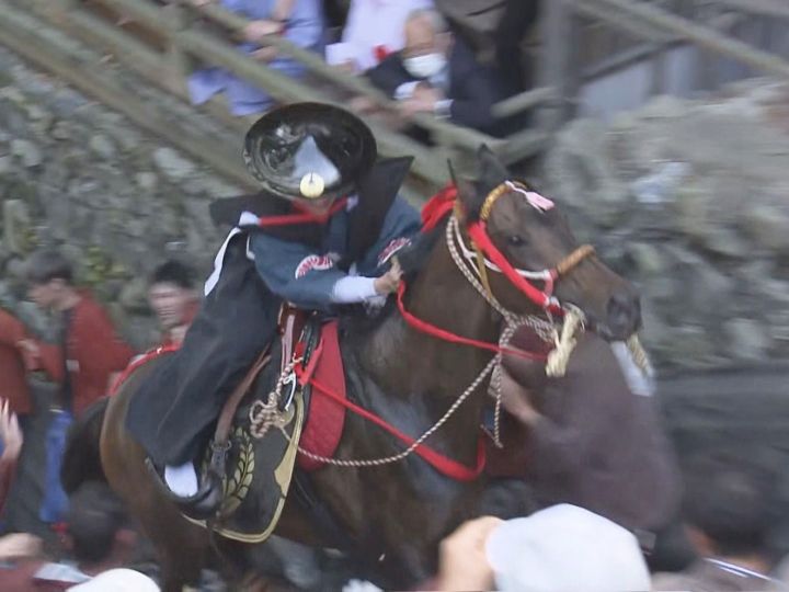 馬に虐待か…2023年の“上げ馬神事”の参加者数人を動物愛護法違反の疑いで書類送検へ 24年から改善策